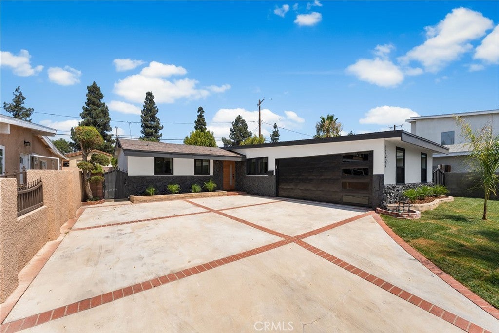 Photo of Listing #SR25181468