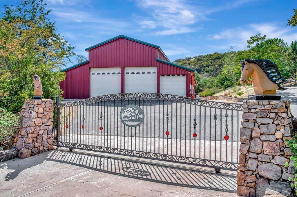 Photo of Listing #PTP2506176