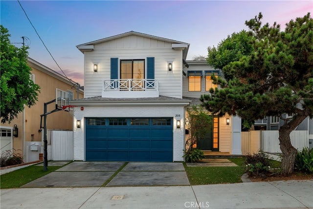 2001 Oak Avenue, Manhattan Beach.