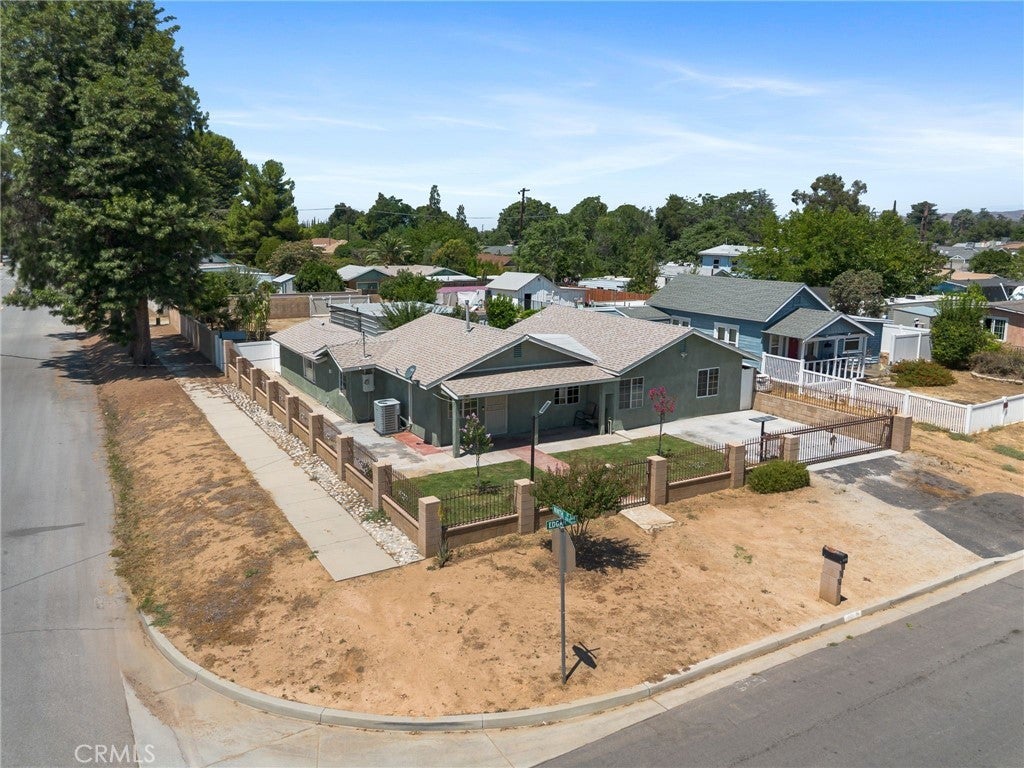 Photo of Listing #IV25168264