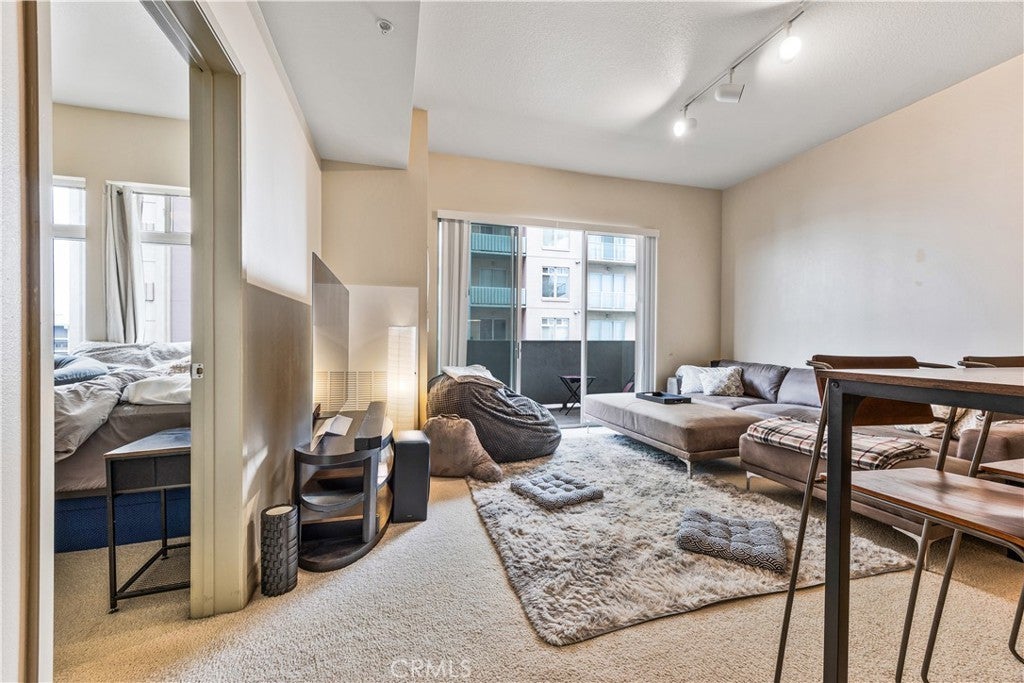 Photo of Listing #DW25183402