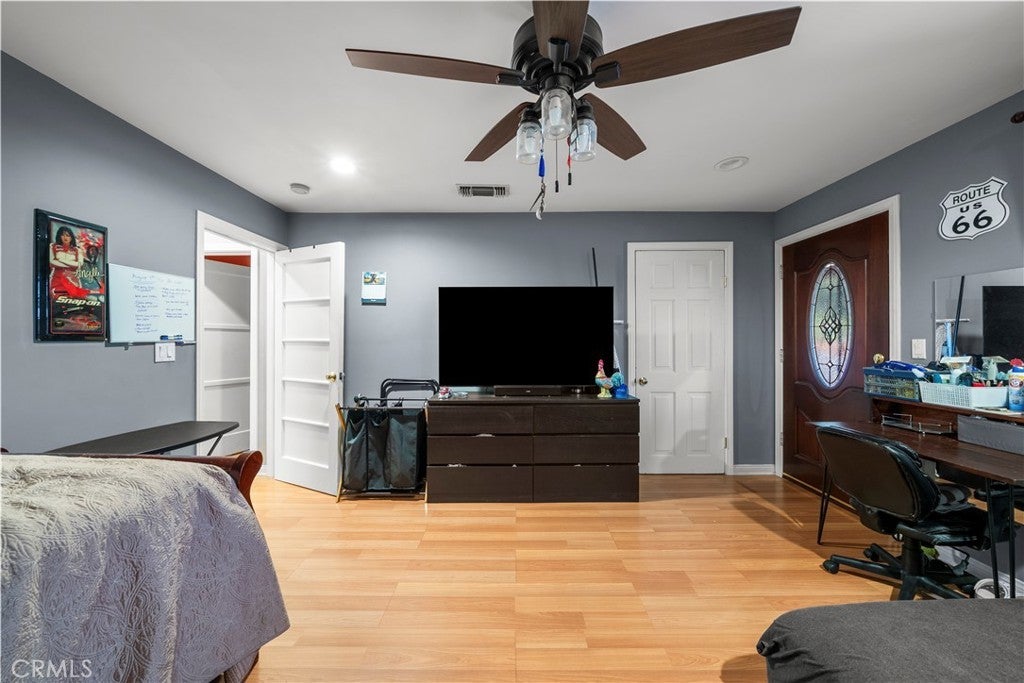 Photo of Listing #SR25181580