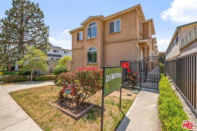 222 W Imperial Avenue 3, El Segundo.