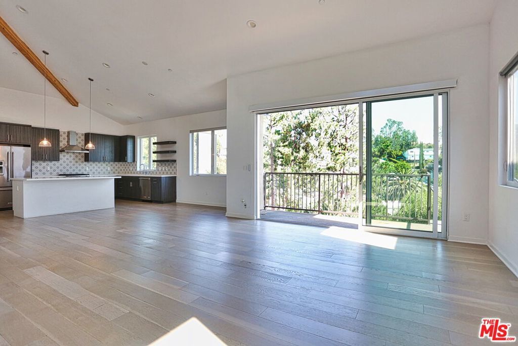 Photo of Listing #25576897