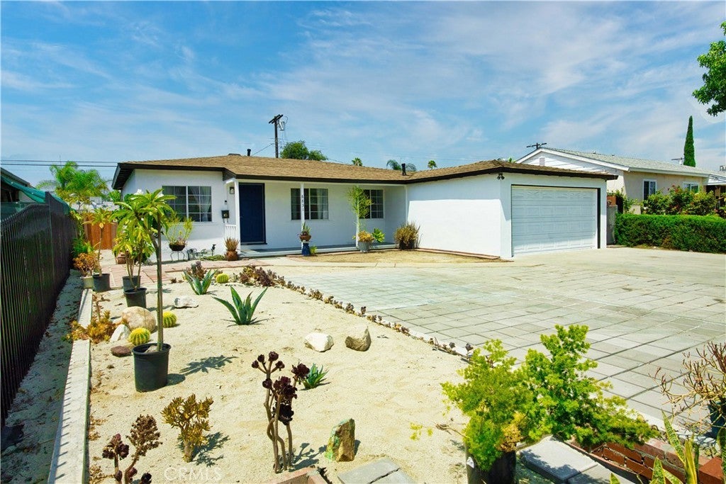 Photo of Listing #SR25183977