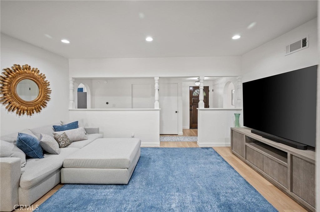 Photo of Listing #SR25183586