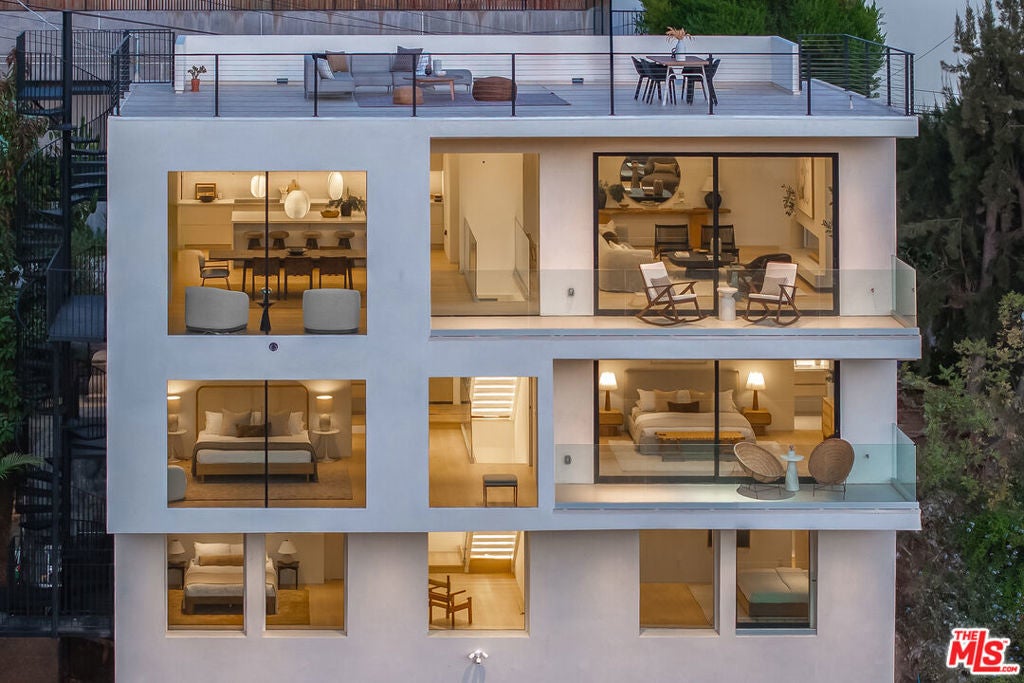 Photo of Listing #25576887