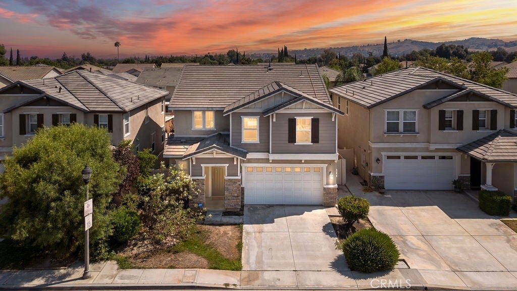 Photo of Listing #DW25183378