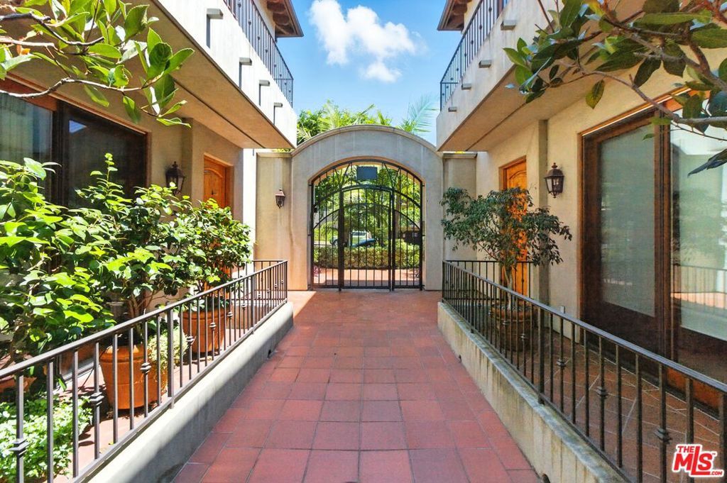 Photo of Listing #25578893