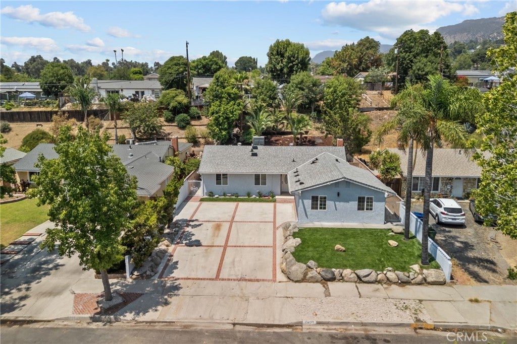 Photo of Listing #SR25184493