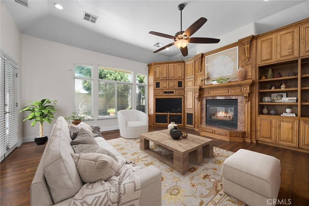 Photo of Listing #SR25183849