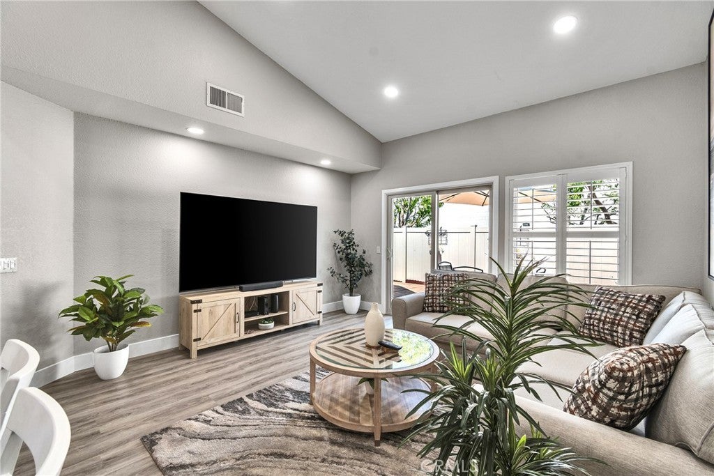 Photo of Listing #PW25184682