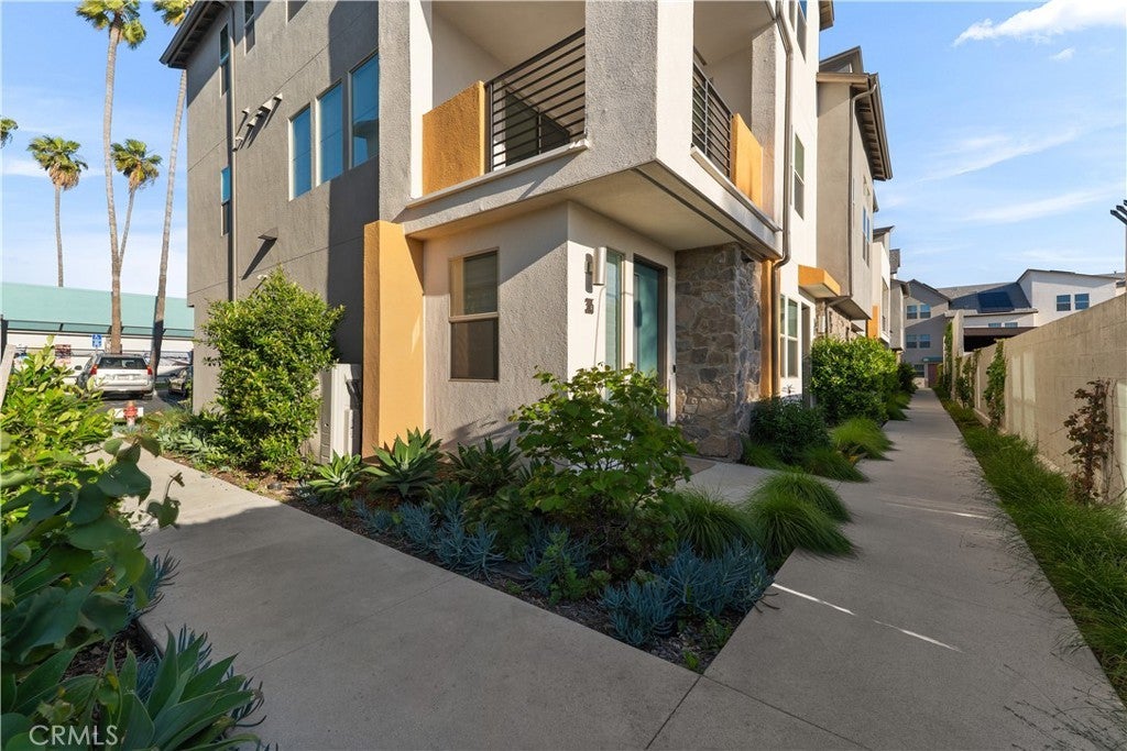 Photo of Listing #DW25184810