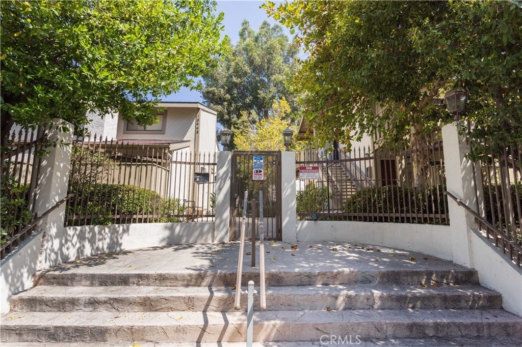 Photo of Listing #SR25183895