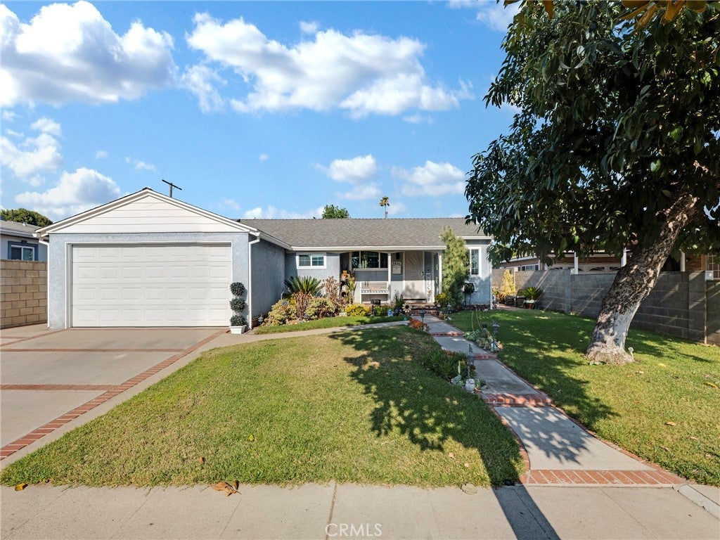 Photo of Listing #SR25184591