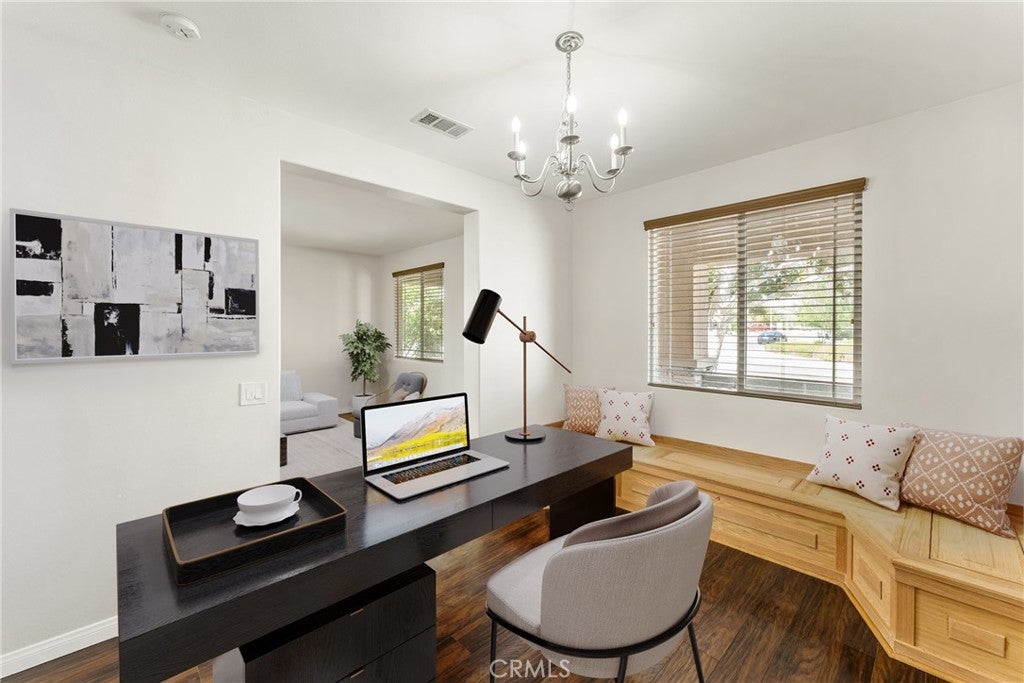 Photo of Listing #IV25181359