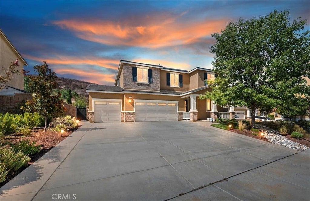 Photo of Listing #IV25185305