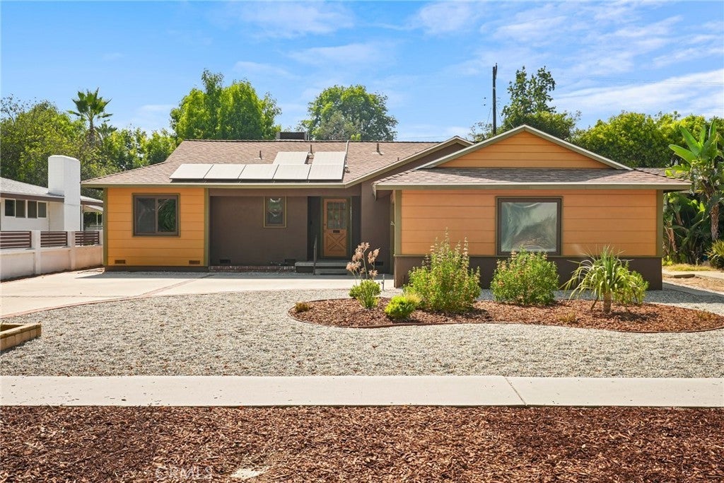 Photo of Listing #SR25184973