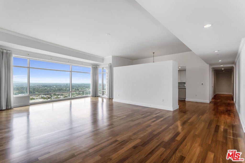 Photo of Listing #25555655