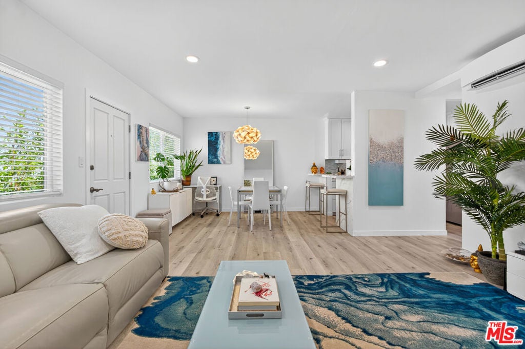 Photo of Listing #25579705