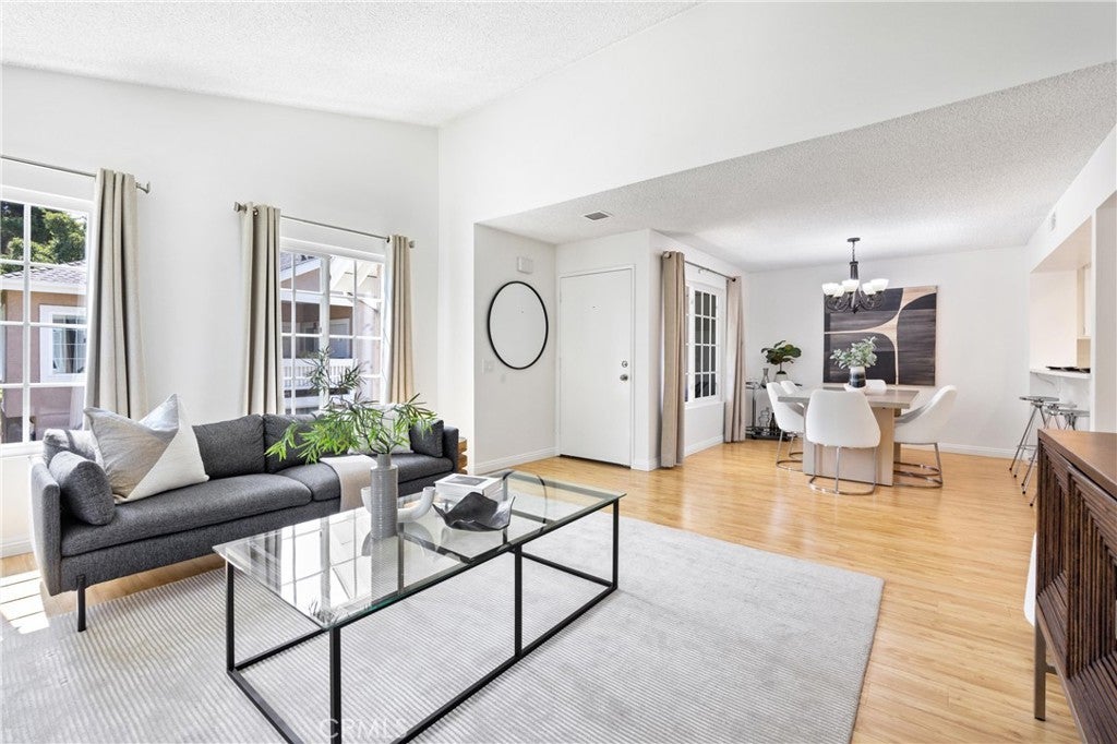 Photo of Listing #OC25186016