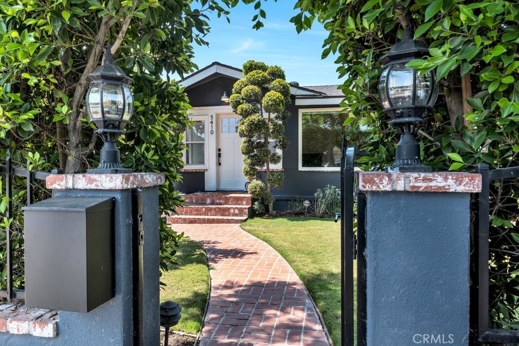 Photo of Listing #SR25176385