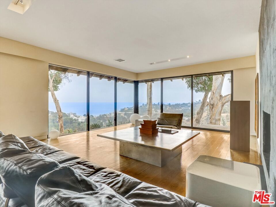 Photo of Listing #25557935