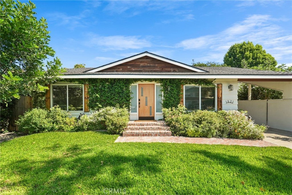 Photo of Listing #SR25186216