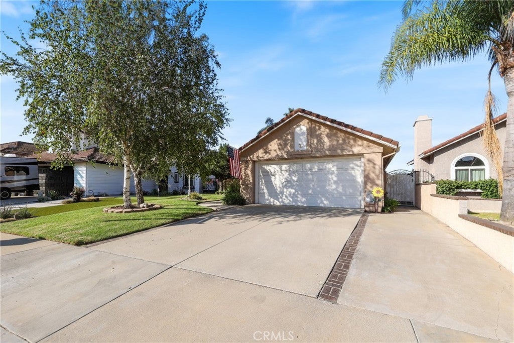 Photo of Listing #IV25186909