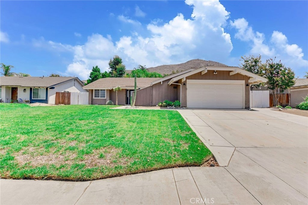 Photo of Listing #IV25186424