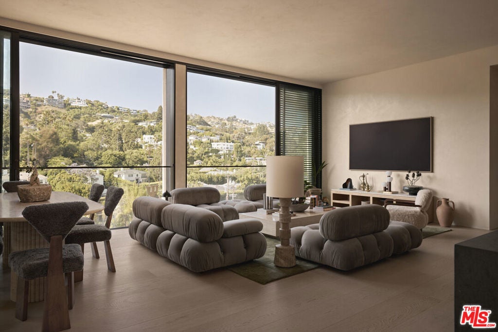 Photo of Listing #25576803