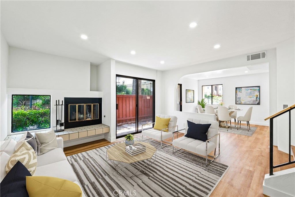 Photo of Listing #WS25186929