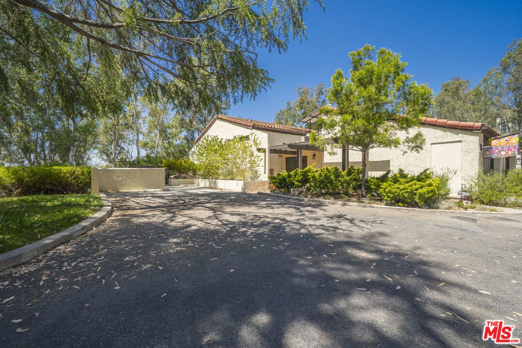 Photo of Listing #25579735