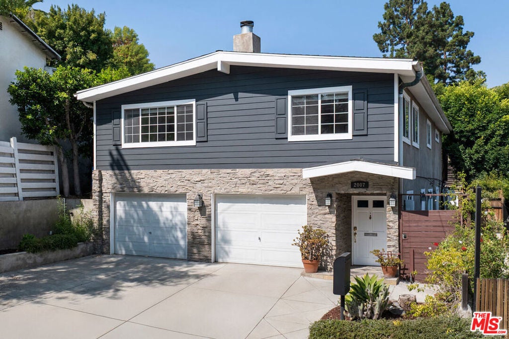 Photo of Listing #25579075