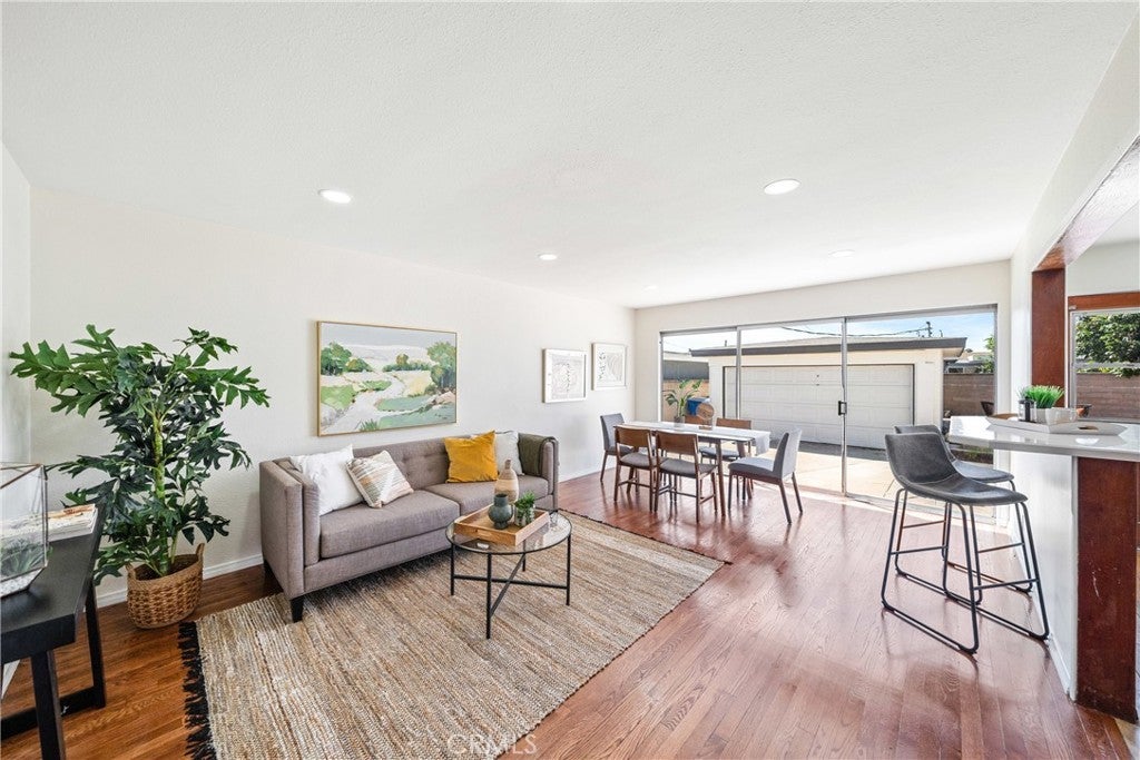 Photo of Listing #OC25187069