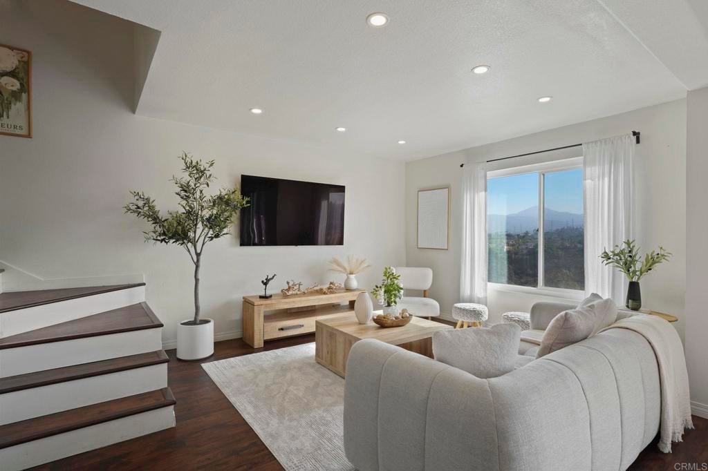 Photo of Listing #PTP2506362