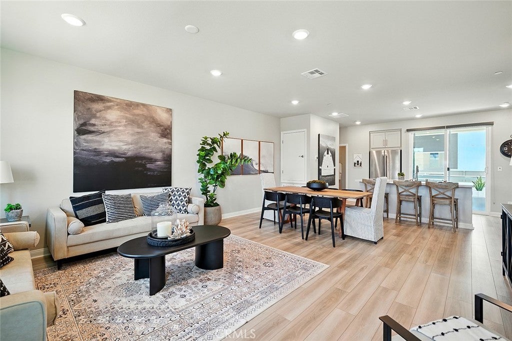 Photo of Listing #PW25186556