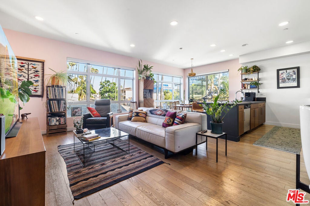 Photo of Listing #25580127