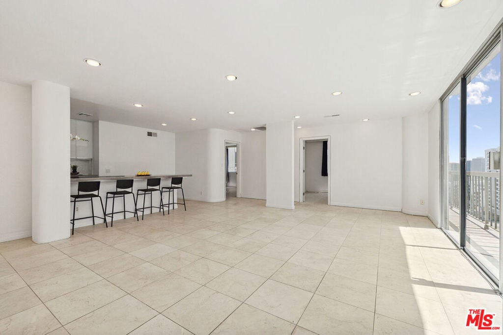 Photo of Listing #25581205