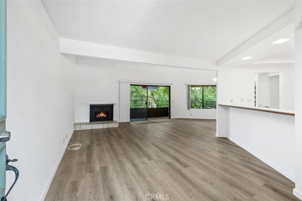 Photo of Listing #PW25190343