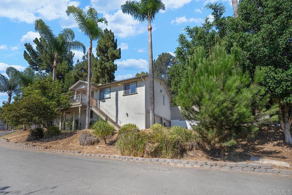 Photo of Listing #PTP2506455