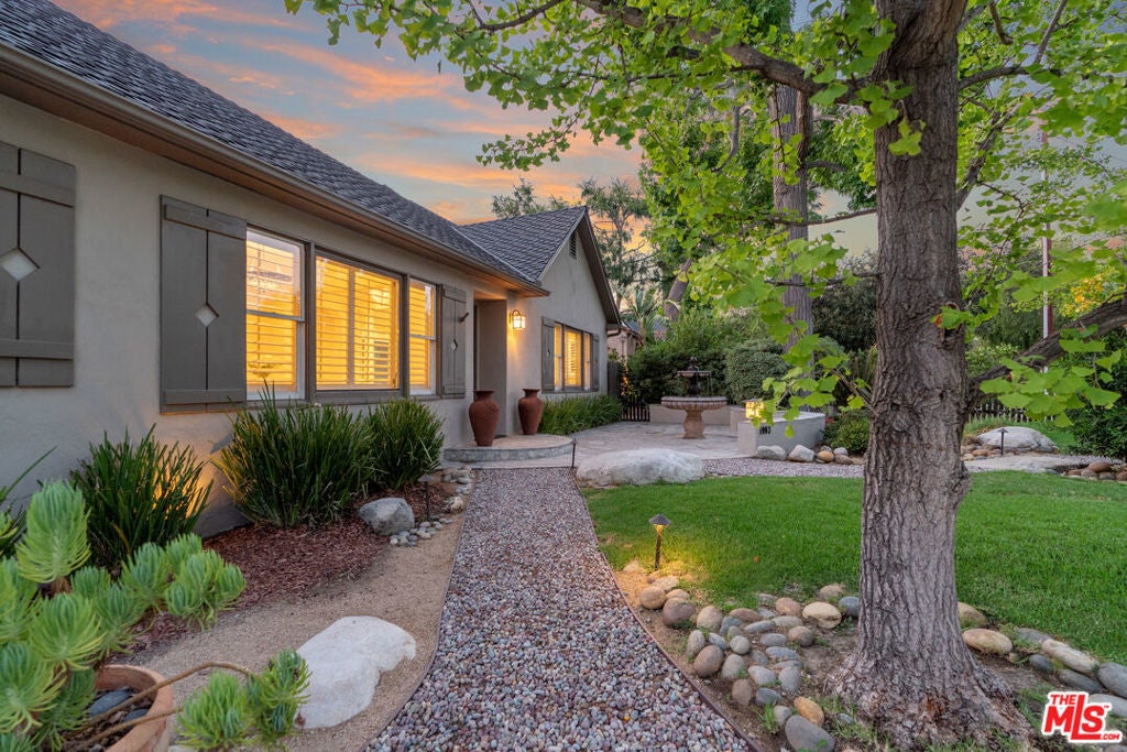 Photo of Listing #25580433