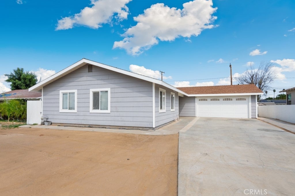 Photo of Listing #IV25191545