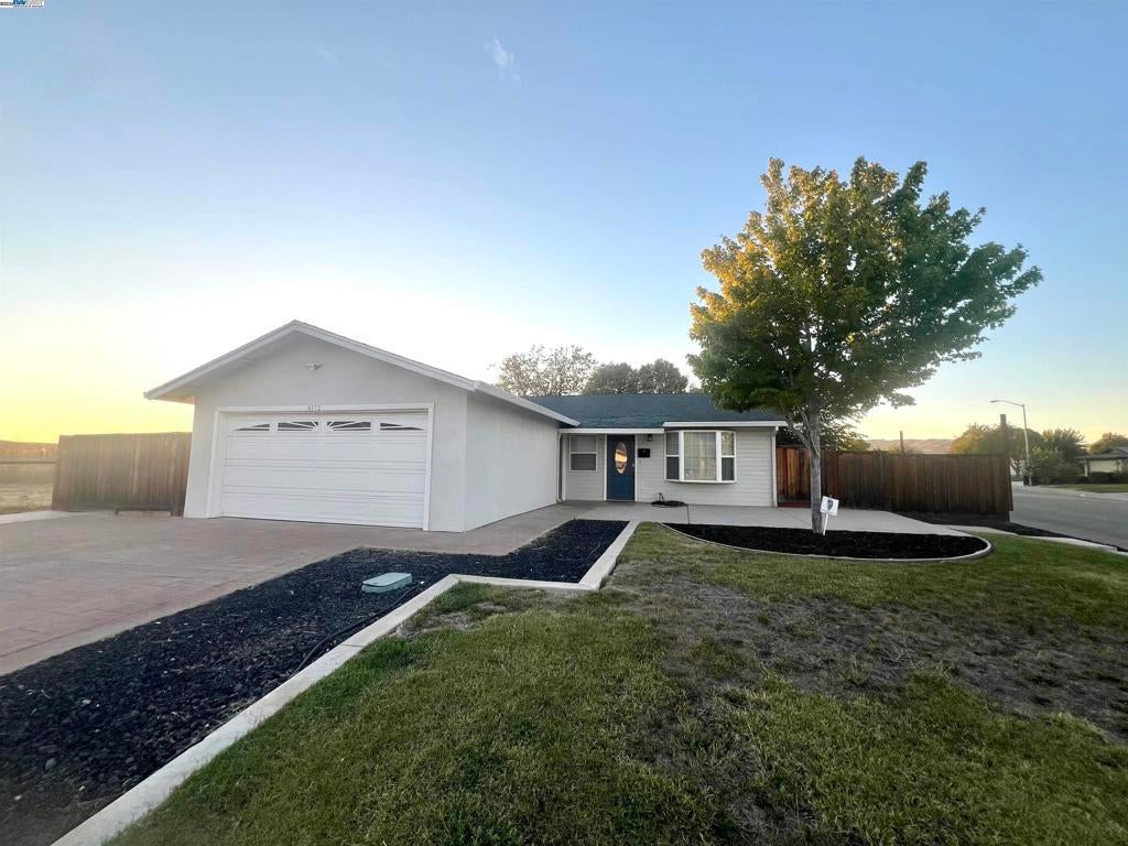 Photo of Listing #41109352