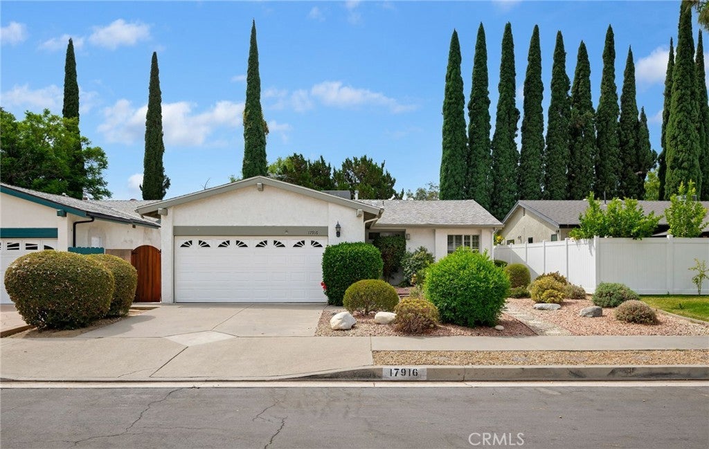 Photo of Listing #SR25192396