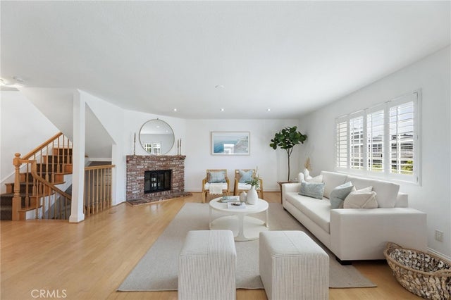 1421 12th Street 1, Manhattan Beach.