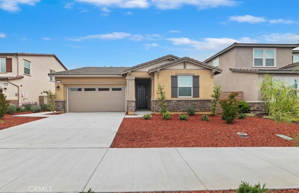 Photo of Listing #IV25193065