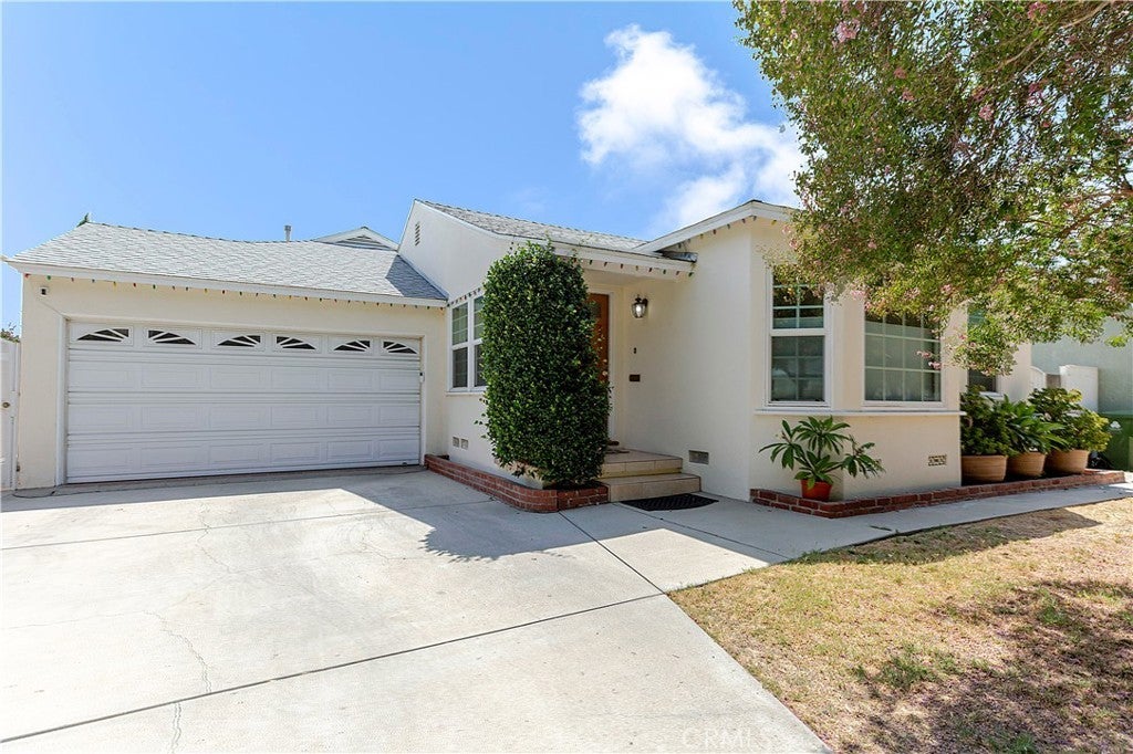 Photo of Listing #SR25193212