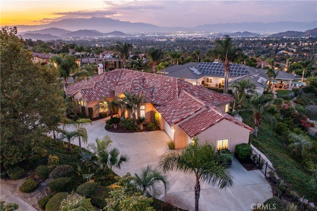 Photo of Listing #IV25192514