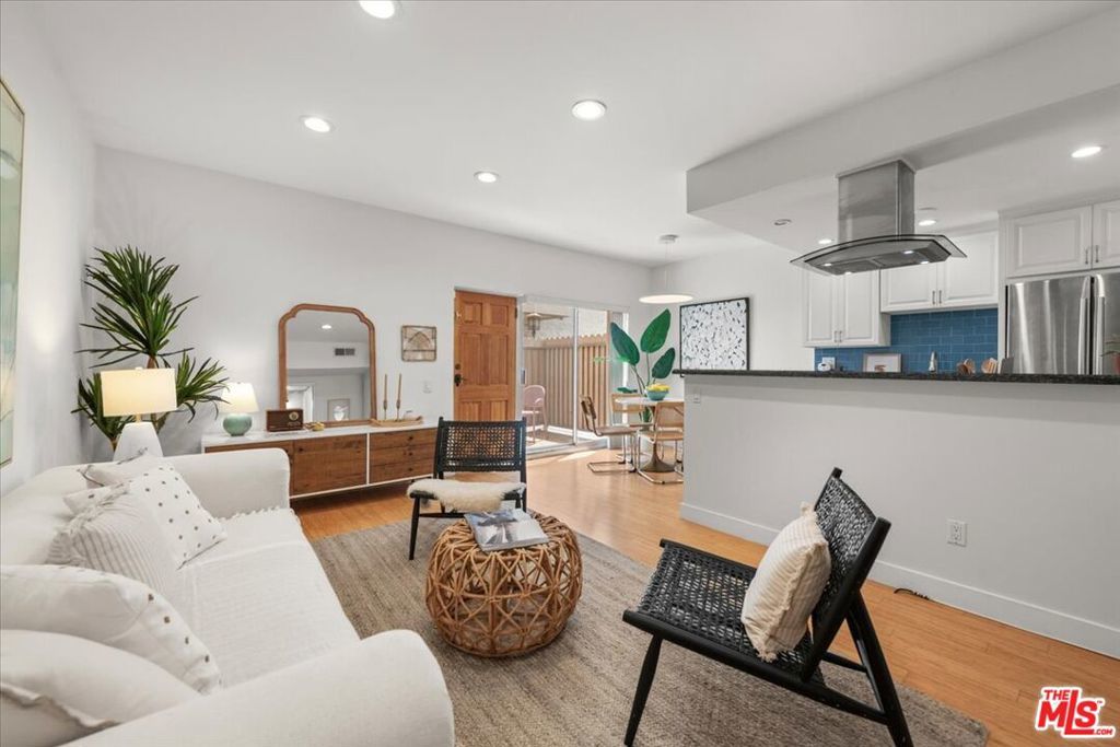 Photo of Listing #25582615